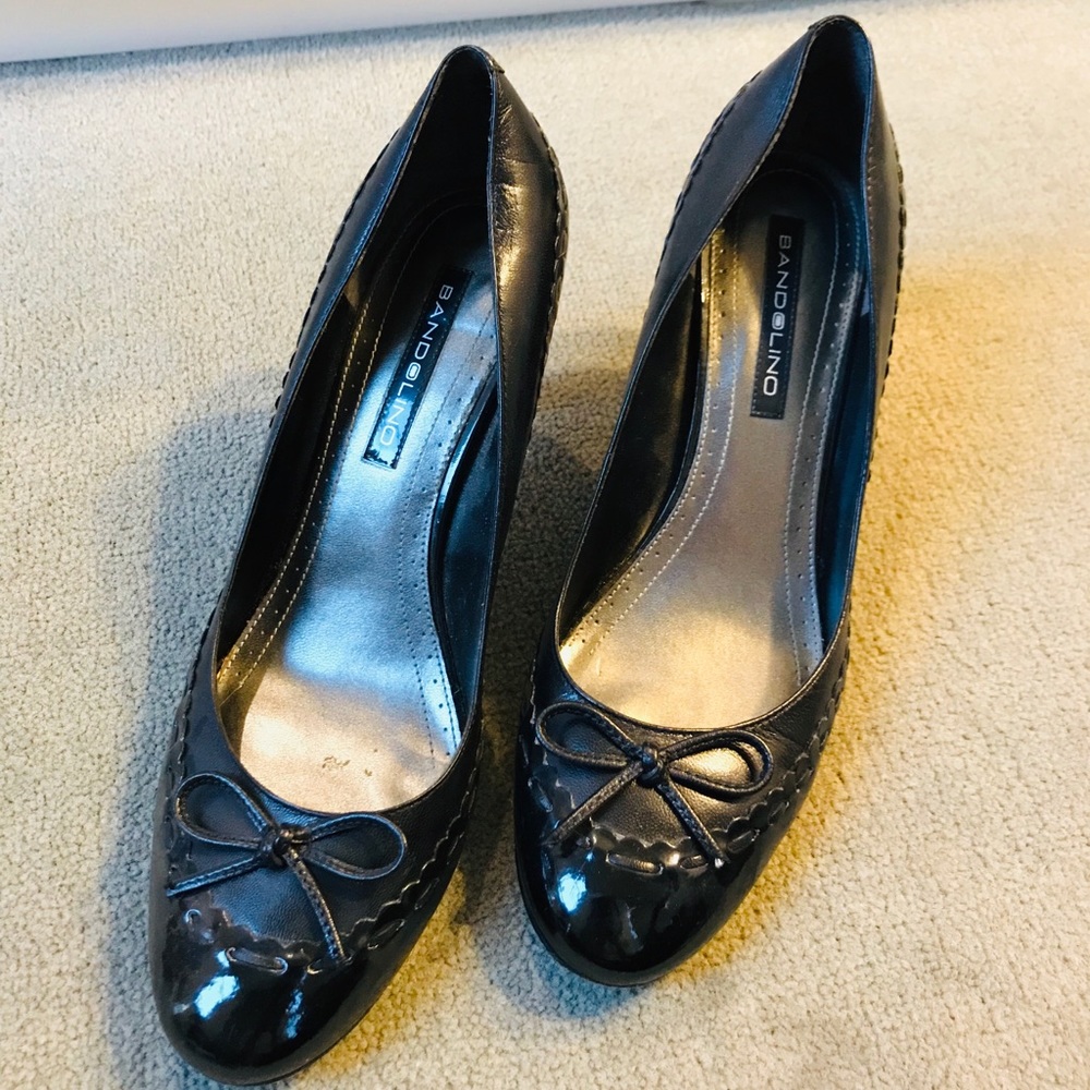 Black bandolino pumps